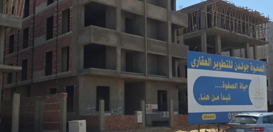 شقة الحى التكميلى بيت الوطن على التسعين الشمالى مباشر | قطعة B32